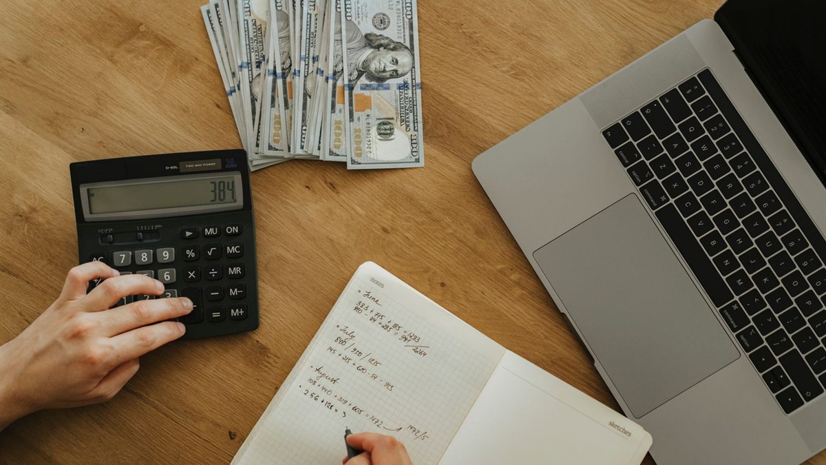 Guerra de precios en la IA: qué cambia para tu negocio